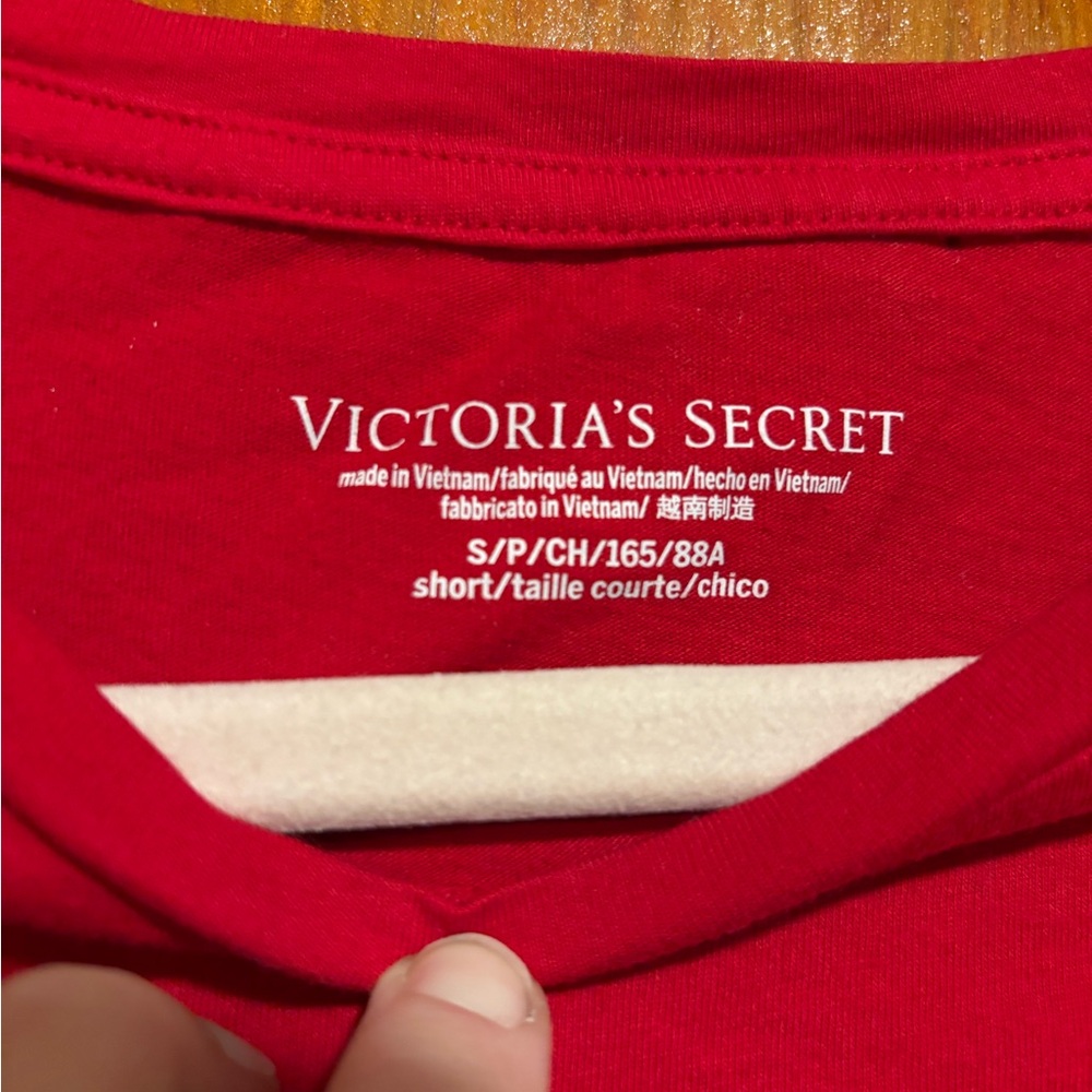 VICTORIA’S SECRET Red Cropped VS Cotton T-Shirt - Picture 2 of 3